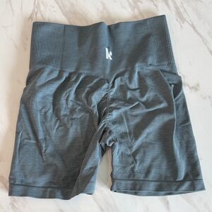 Kamo Fitness Seamless High-Waist Bike Shorts - Gray